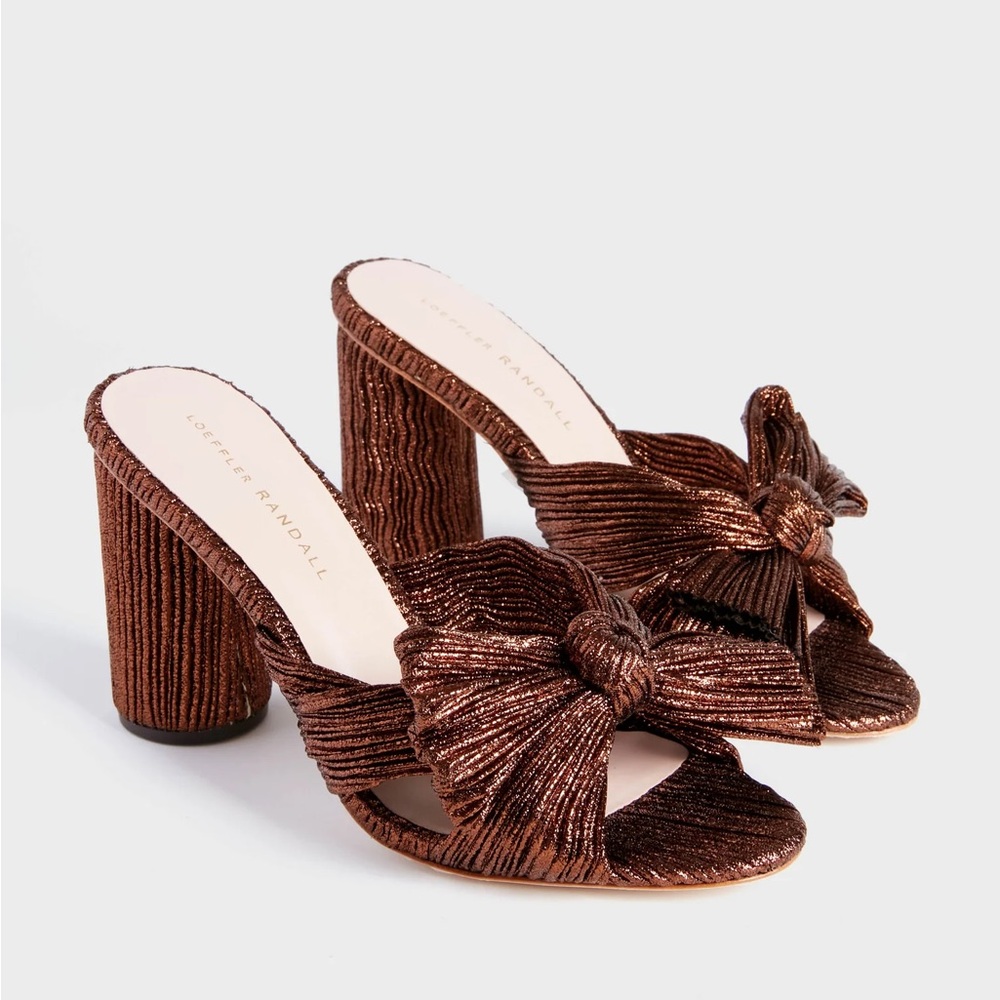 NWT Loeffler Randal Heels